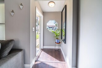 2101 N 52nd Ave in Hollywood, FL - Building Photo - Building Photo