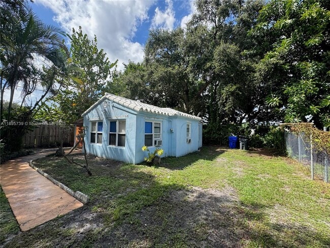 215 Columbus Pkwy in Hollywood, FL - Building Photo - Building Photo