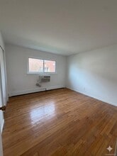 629 Wellwood Ave in Lindenhurst, NY - Building Photo - Building Photo