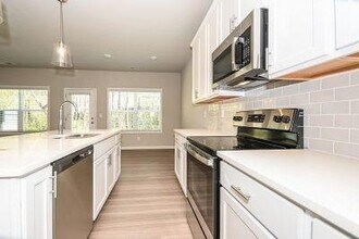 774 Calvin Pk Dr in Ball Ground, GA - Building Photo - Building Photo