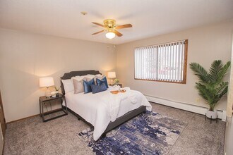 Legacy Village Apartments in Sioux Falls, SD - Foto de edificio - Building Photo