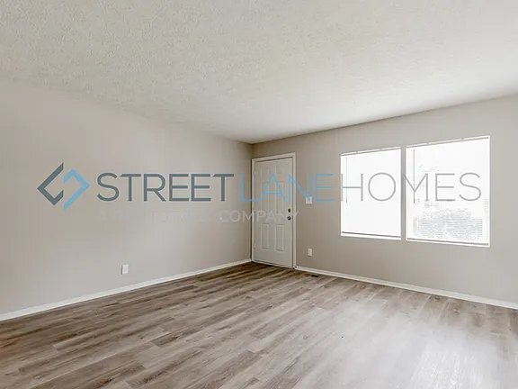 8019 Roy Rd in Indianapolis, IN - Foto de edificio - Building Photo