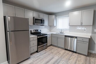 6012 Barton St, Unit Unit C in Shawnee, KS - Foto de edificio - Building Photo