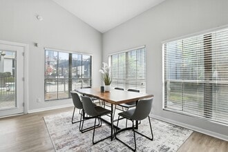 Summit Midtown in Little Rock, AR - Foto de edificio - Building Photo