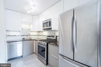 3000 Spout Run Pkwy in Arlington, VA - Building Photo - Building Photo