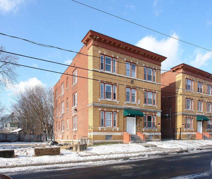 17-19 Ellsworth St in Hartford, CT - Building Photo