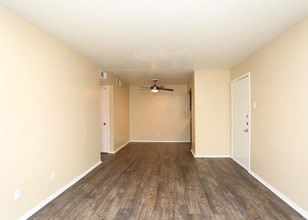 Oakmont Apartment Homes in Arlington, TX - Foto de edificio - Interior Photo