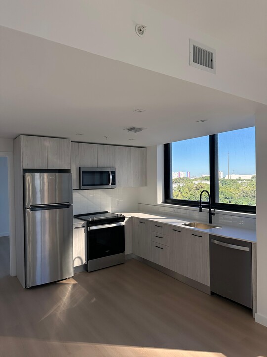 60 NW 31st St, Unit B8 in Miami, FL - Foto de edificio