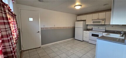 2406 Taylor St in Zanesville, OH - Building Photo - Building Photo