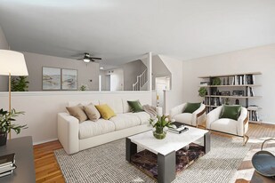 1017 Sussex Dr in Northbrook, IL - Building Photo