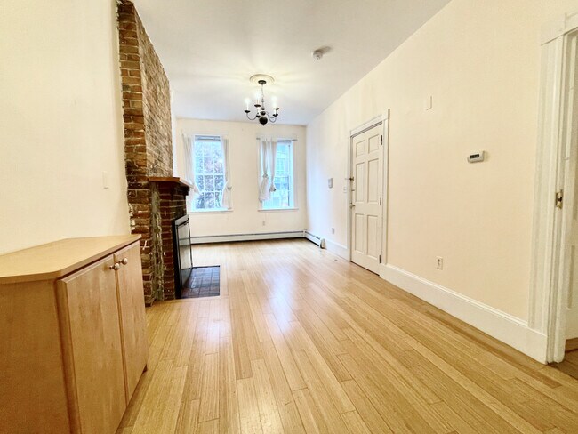 95 West Cedar St, Unit 1 in Boston, MA - Building Photo - Building Photo