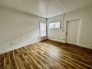 609 NW 2nd Ave in Hallandale Beach, FL - Building Photo - Building Photo