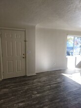 1841 Kalmia St in Sweet Home, OR - Building Photo - Building Photo
