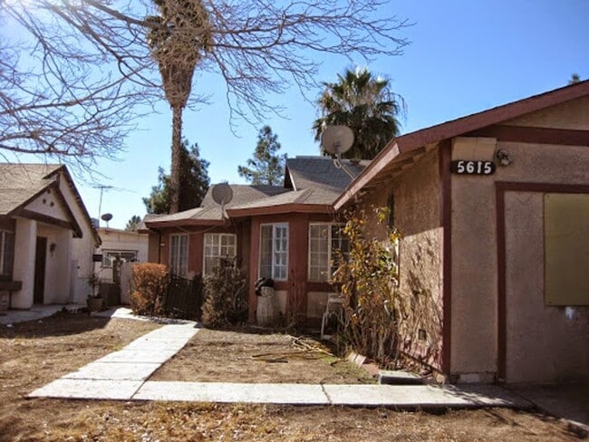 5615 Blue Sea St in Las Vegas, NV - Building Photo - Building Photo