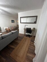 1945 NW 33rd St in Miami, FL - Building Photo - Building Photo