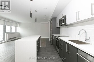 11-711 Walmer Rd in Toronto, ON - Building Photo - Building Photo