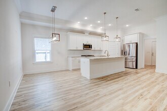 1756 Thomas St in Niceville, FL - Foto de edificio - Building Photo