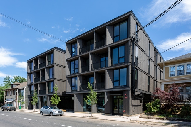 Abernethy Flats in Portland, OR - Foto de edificio - Building Photo