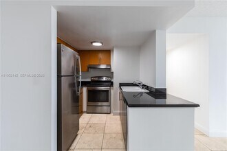 1621 Bay Rd in Miami Beach, FL - Building Photo - Building Photo