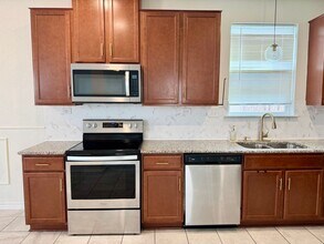 1007 Galapagos in San Antonio, TX - Building Photo - Building Photo