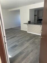 120 E Ave Q7 in Palmdale, CA - Building Photo - Building Photo