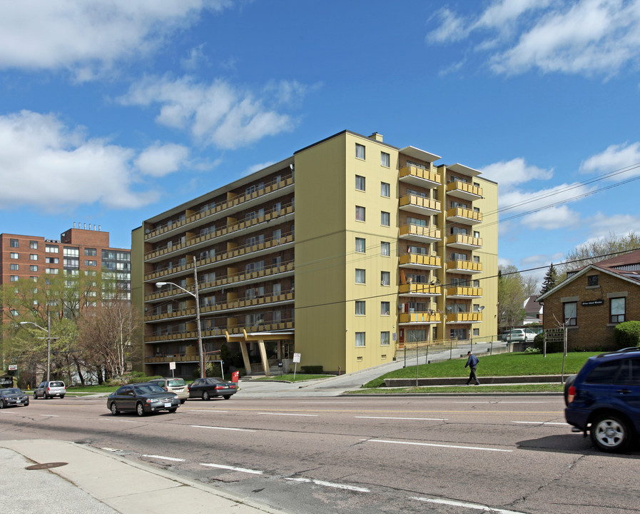 Wexford Manor in Toronto, ON - Building Photo