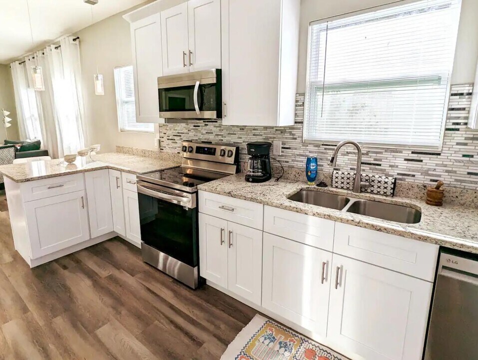 1804 E Louisiana Ave, Unit Duplex in Tampa, FL - Foto de edificio