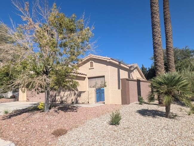 8000 Revolver Ave in Las Vegas, NV - Building Photo - Building Photo