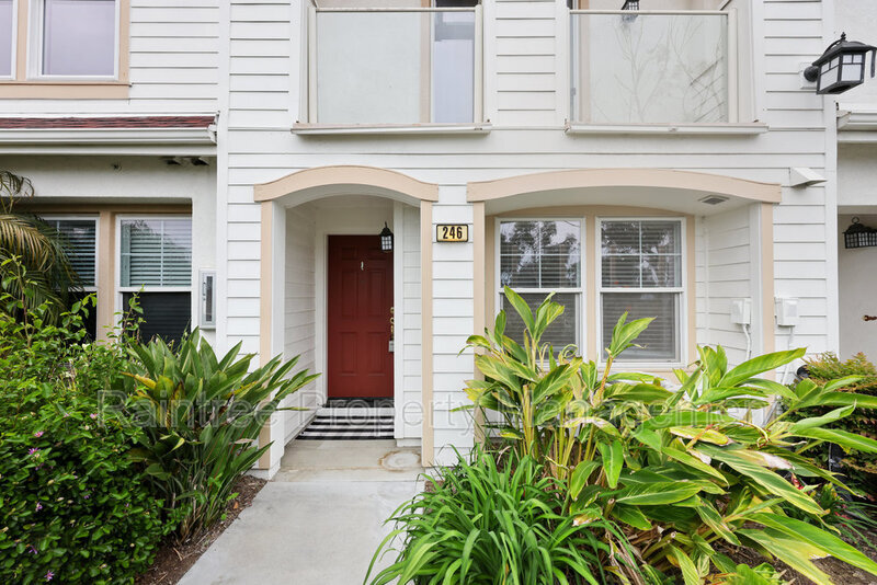 815 Harbor Cliff Way in Oceanside, CA - Building Photo