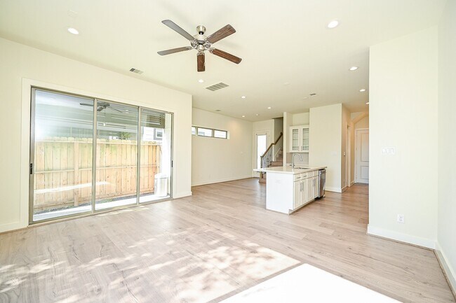 1106 Fuschia Rd in Houston, TX - Building Photo - Building Photo