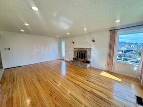 6999 SE Norbert Dr in Milwaukie, OR - Foto de edificio - Building Photo