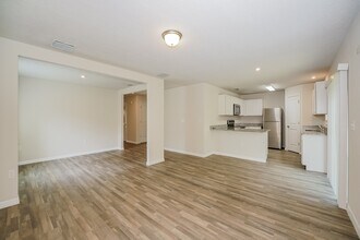 6830 N Pavilion Loop in Citrus Springs, FL - Foto de edificio - Building Photo