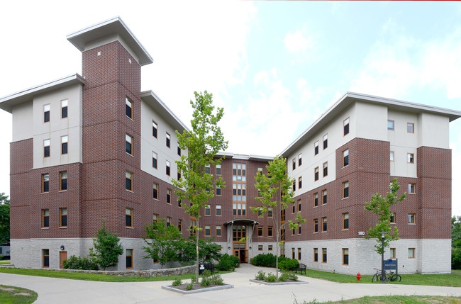 URI NEW STUDENT HOUSING BLDG A&B in Kingston, RI - Foto de edificio - Building Photo