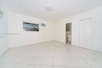 7725 Carlyle Ave in Miami Beach, FL - Building Photo - Building Photo