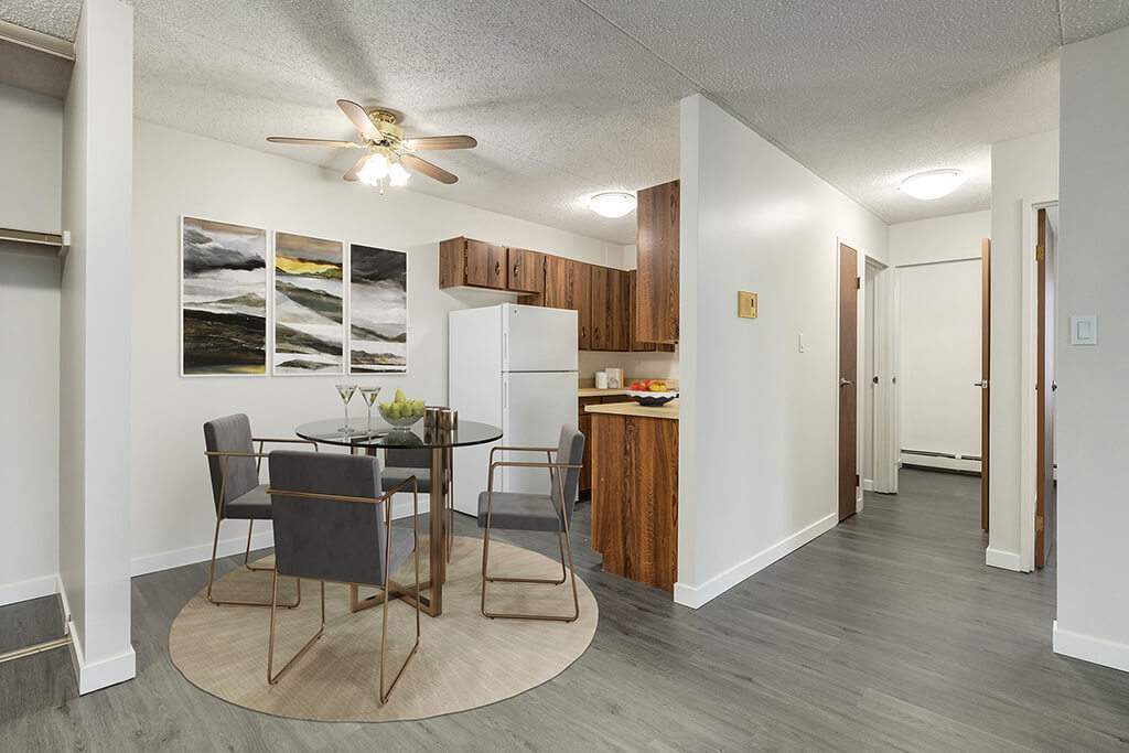 Mayfair Manor in Medicine Hat, AB - Building Photo