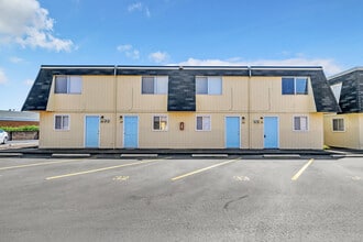 Villa Chateau Apartments in Corvallis, OR - Building Photo - Building Photo