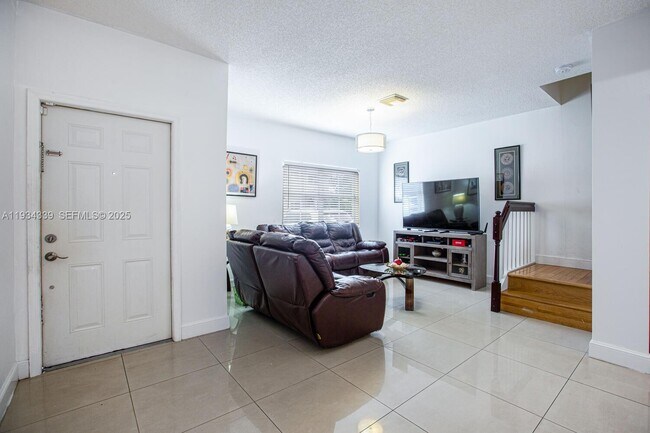 16618 NW 73rd Ave in Miami Lakes, FL - Building Photo - Building Photo
