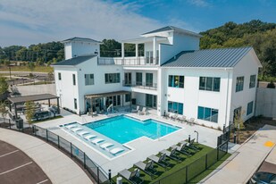 Madison Century Farms in Antioch, TN - Building Photo