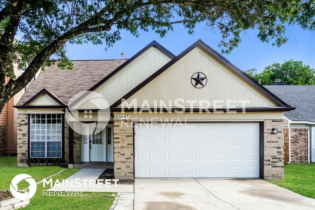 8643 Silent Oaks in San Antonio, TX - Foto de edificio