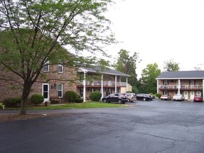 Guest Suites Apartments in Dayton, OH - Foto de edificio - Building Photo