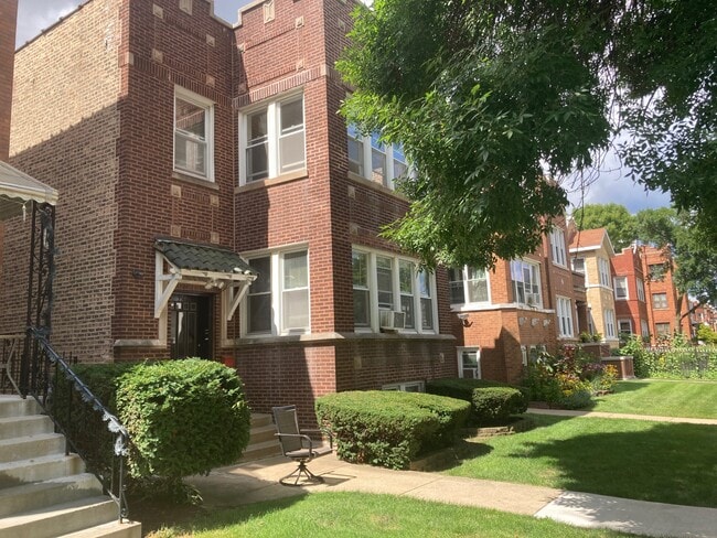 3346 N Springfield Ave, Unit 3