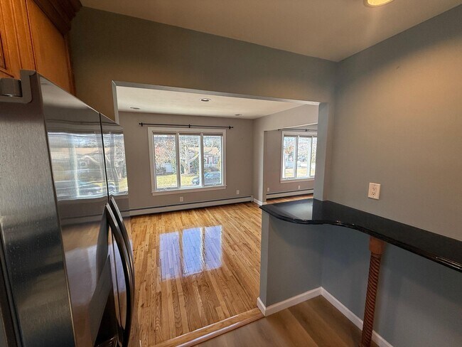 25 S Bay Dr-Unit -2 in Babylon, NY - Building Photo - Building Photo