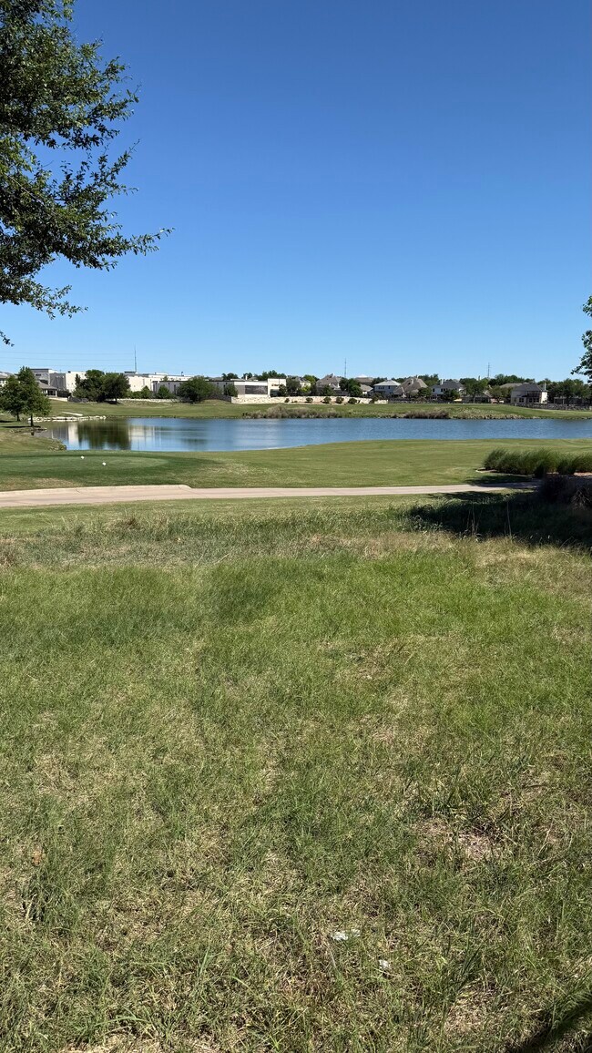 260 Sage Derby Dr in Hutto, TX - Building Photo - Building Photo