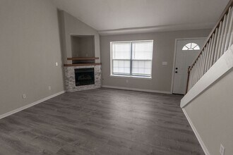 3306 Dove Dr in Columbia, MO - Foto de edificio - Building Photo