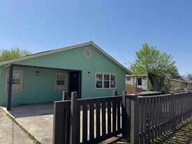 610 Fenfield Ave in San Antonio, TX - Building Photo