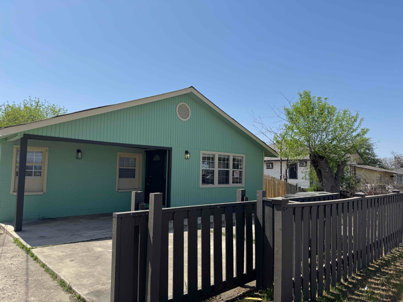 610 Fenfield Ave in San Antonio, TX - Building Photo