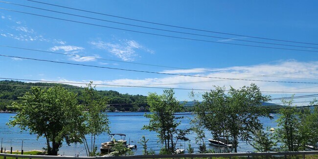 1330 Lake St in Bristol, NH - Building Photo - Building Photo