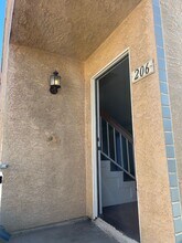 206 Jasmine Ln in La Puente, CA - Foto de edificio - Building Photo