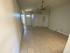 1083 Galileo Ct in Hanford, CA - Building Photo - Building Photo