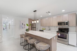 1212 NW 6th Ct in Fort Lauderdale, FL - Foto de edificio - Building Photo